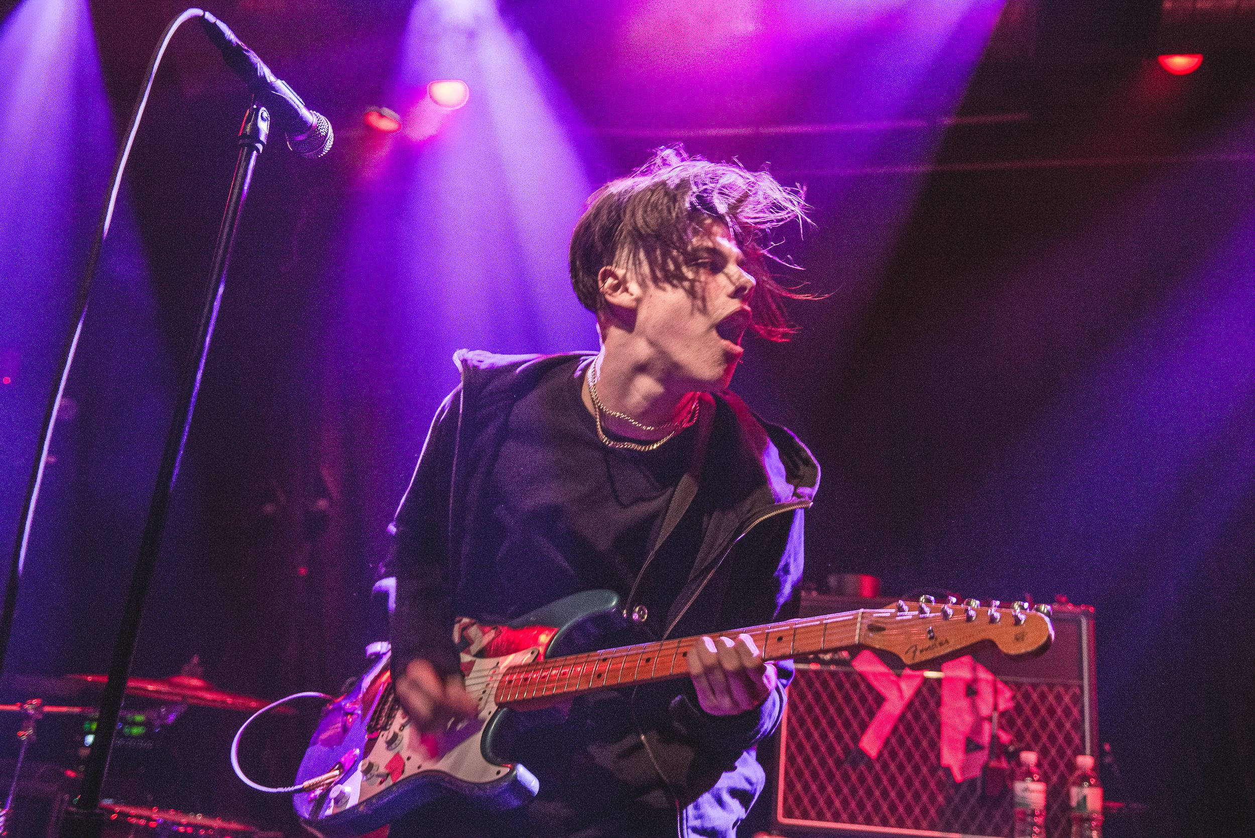 Yungblud, colorful electric guitar, vibrant purple stage lights, Full HD Desktop Wallpaper