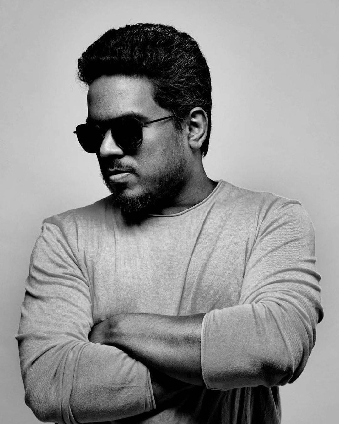 Yuvan Shankar Raja, greyscale photograph, stark black and white studio portrait, HD Phone Wallpaper