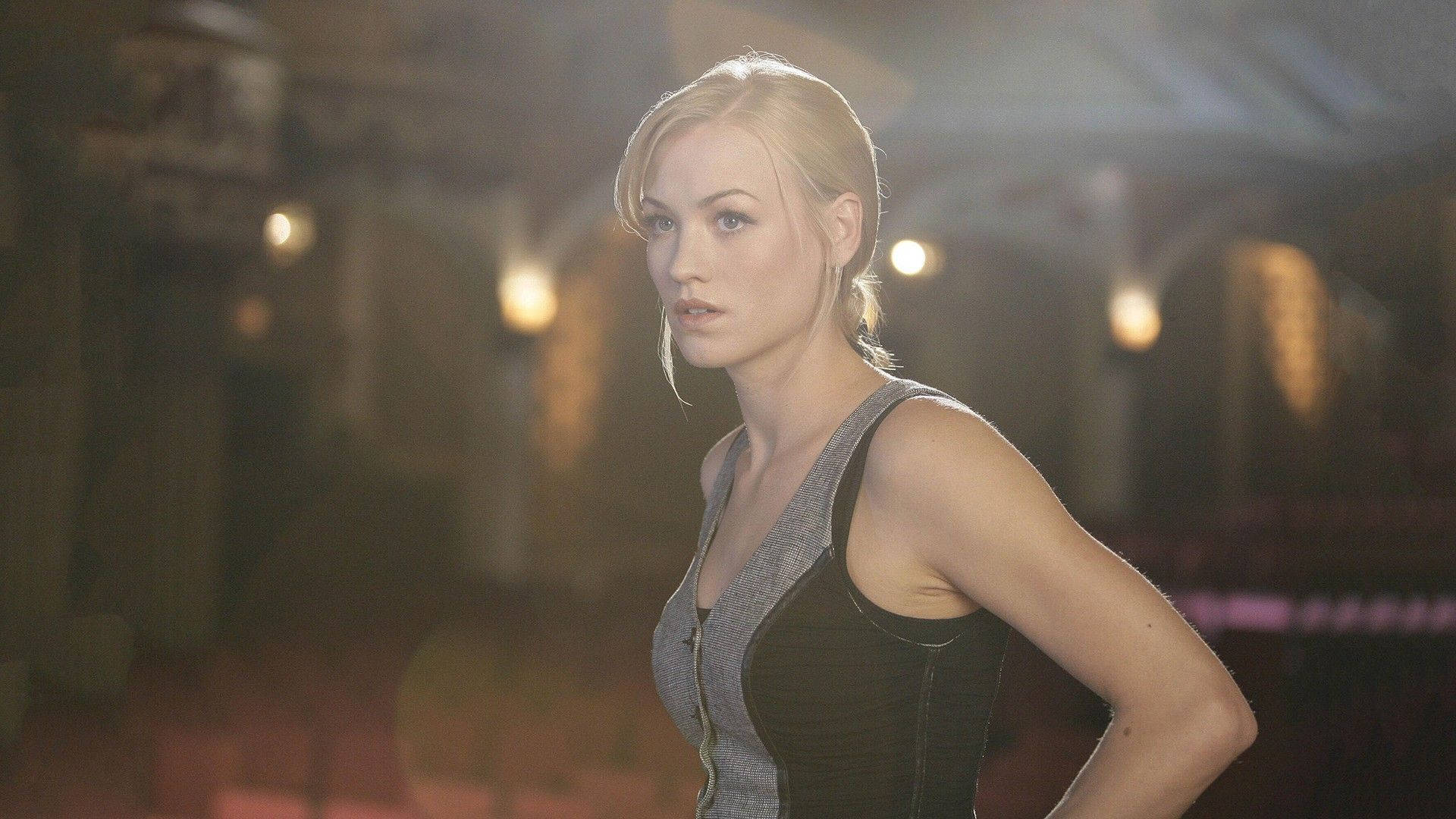Yvonne Strahovski, theater auditorium, blonde, Full HD Desktop Wallpaper