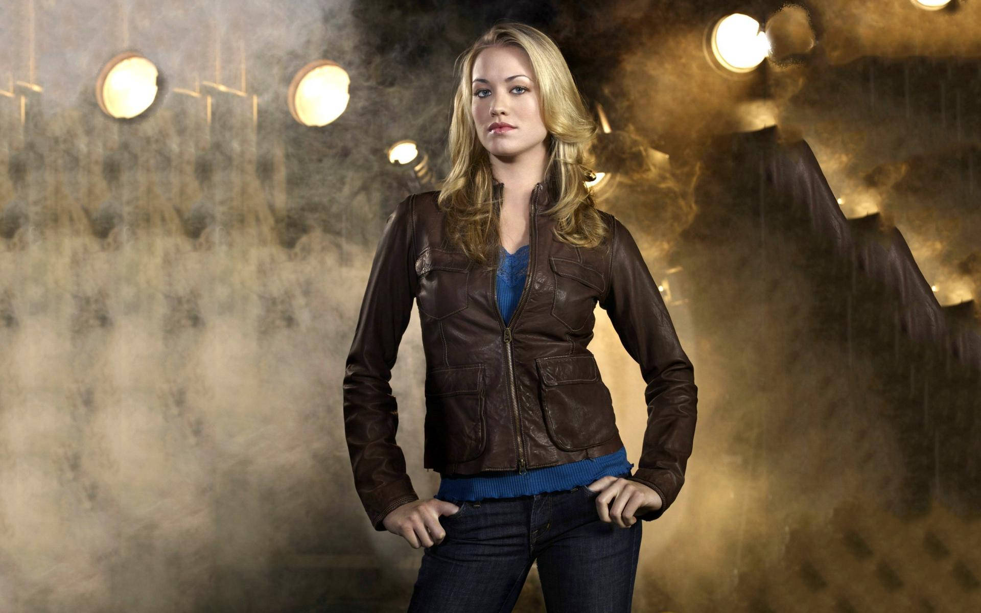 Yvonne Strahovski, brown leather jacket, smoky backdrop, Full HD Desktop Wallpaper