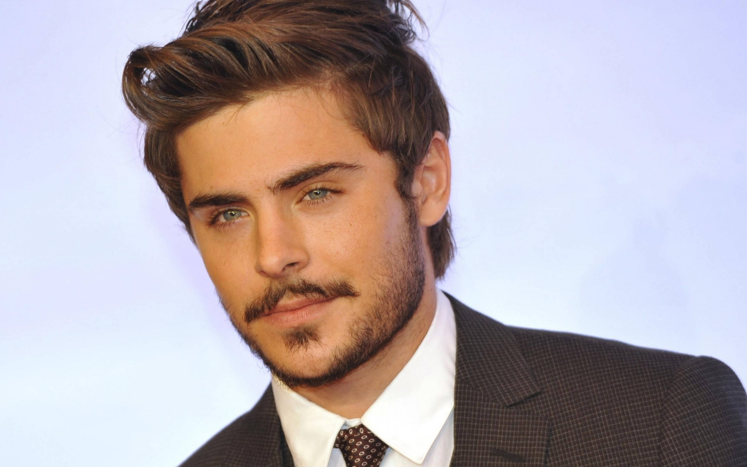 Zac Efron, mustache, dark suit, 2K Desktop Wallpaper