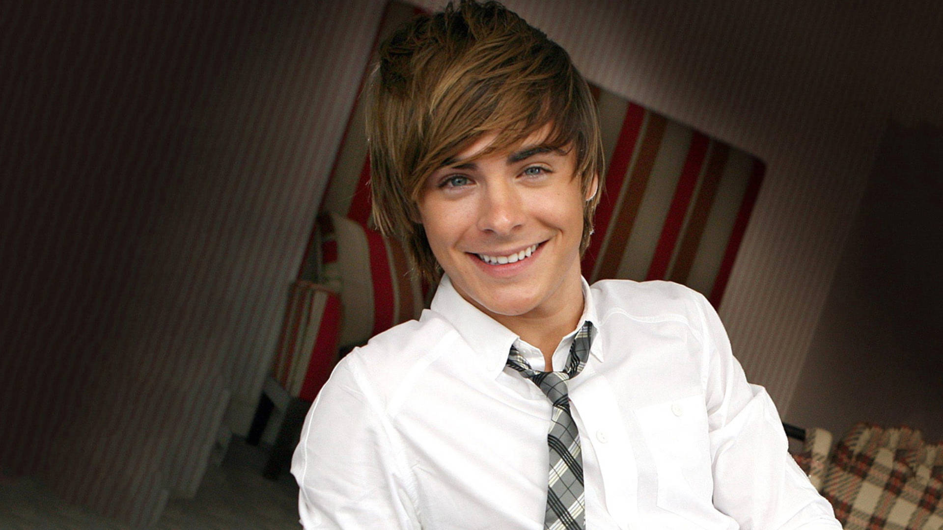 Zac Efron, styled brown hair, bright blue eyes, Full HD Desktop Wallpaper