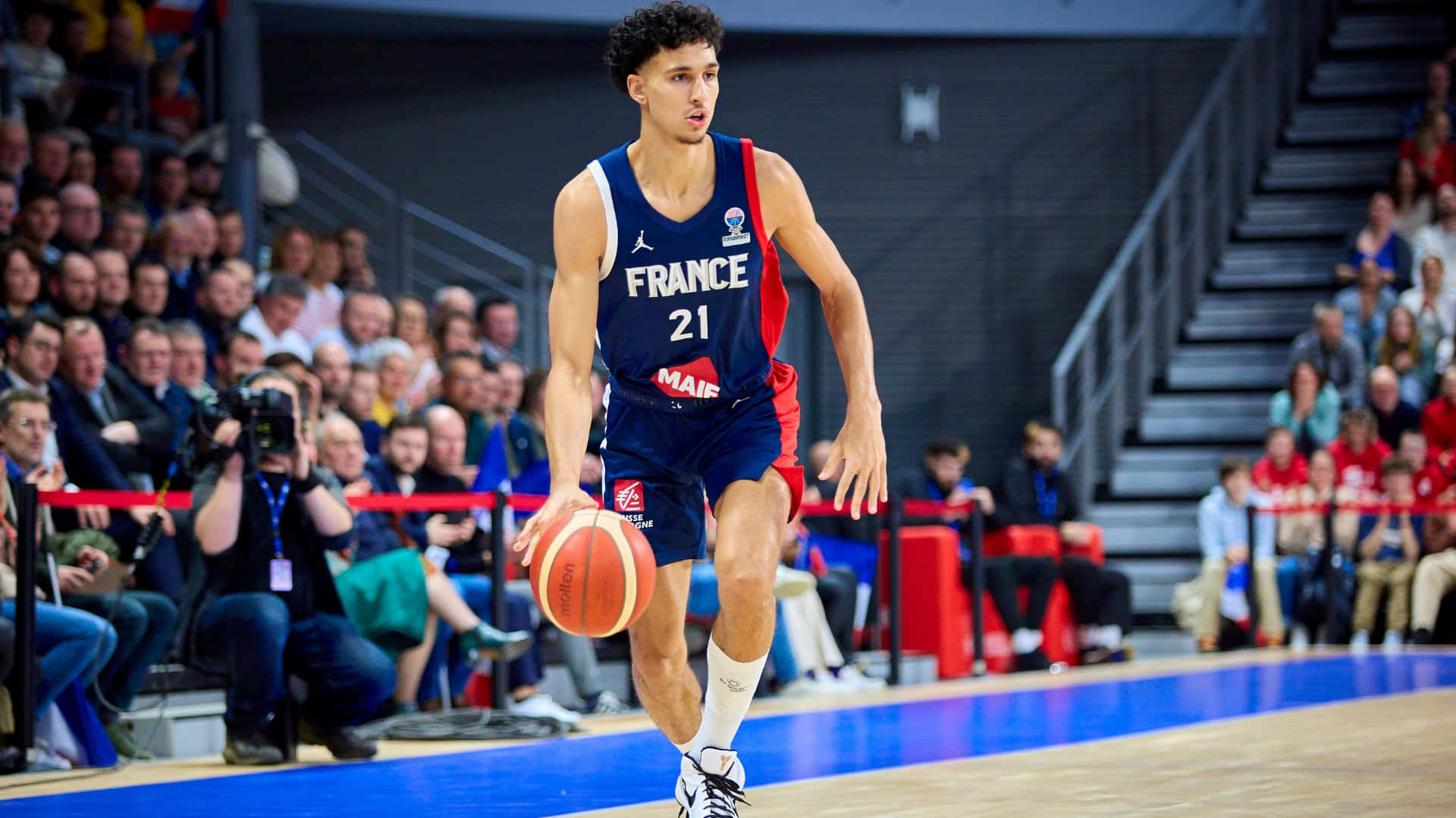 Zaccharie Risacher, blue and red jersey, basketball action, Full HD Desktop Wallpaper