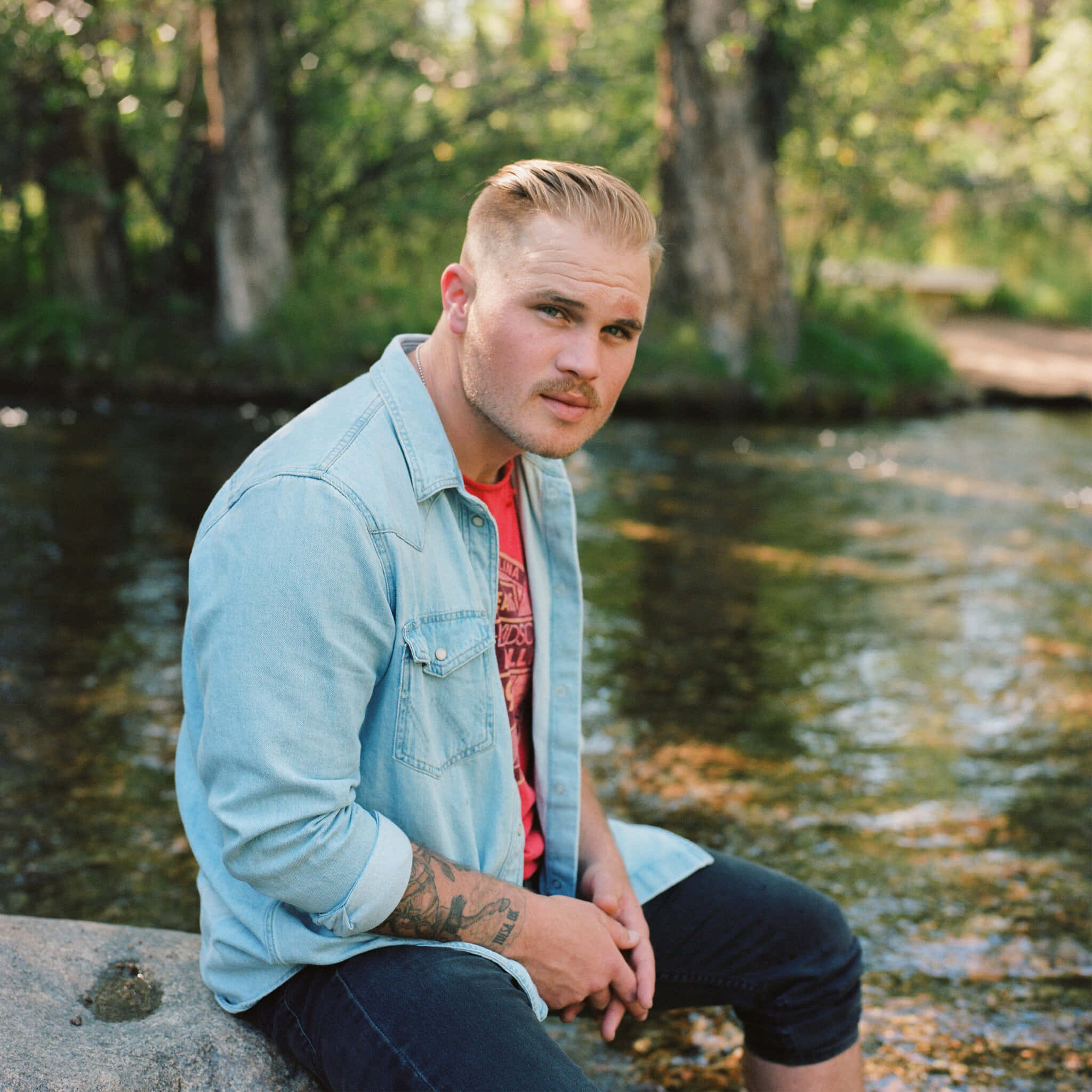 Zach Bryan, riverside, sunlit riverbank, Full HD Desktop Wallpaper