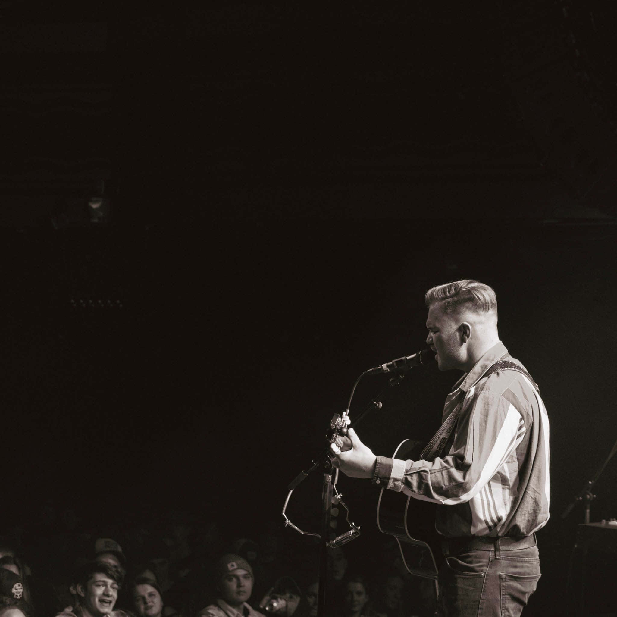 Zach Bryan, acoustic guitar, mic, Full HD Desktop Wallpaper