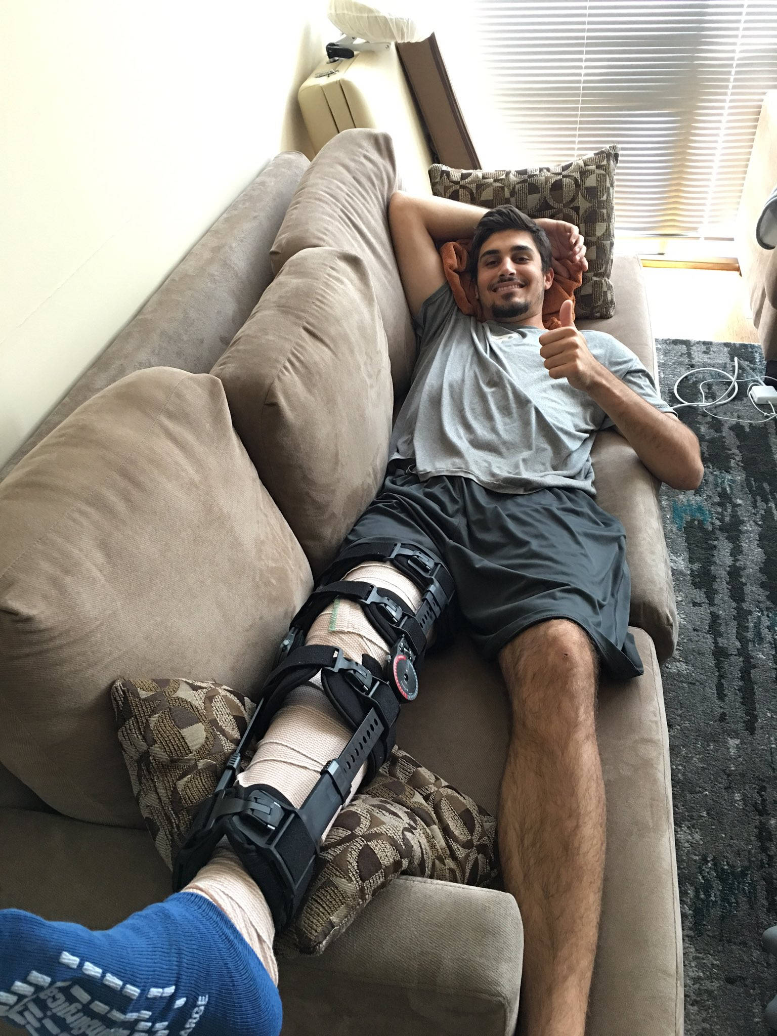 Zach Eflin, leg cast, boot, Full HD Phone Wallpaper