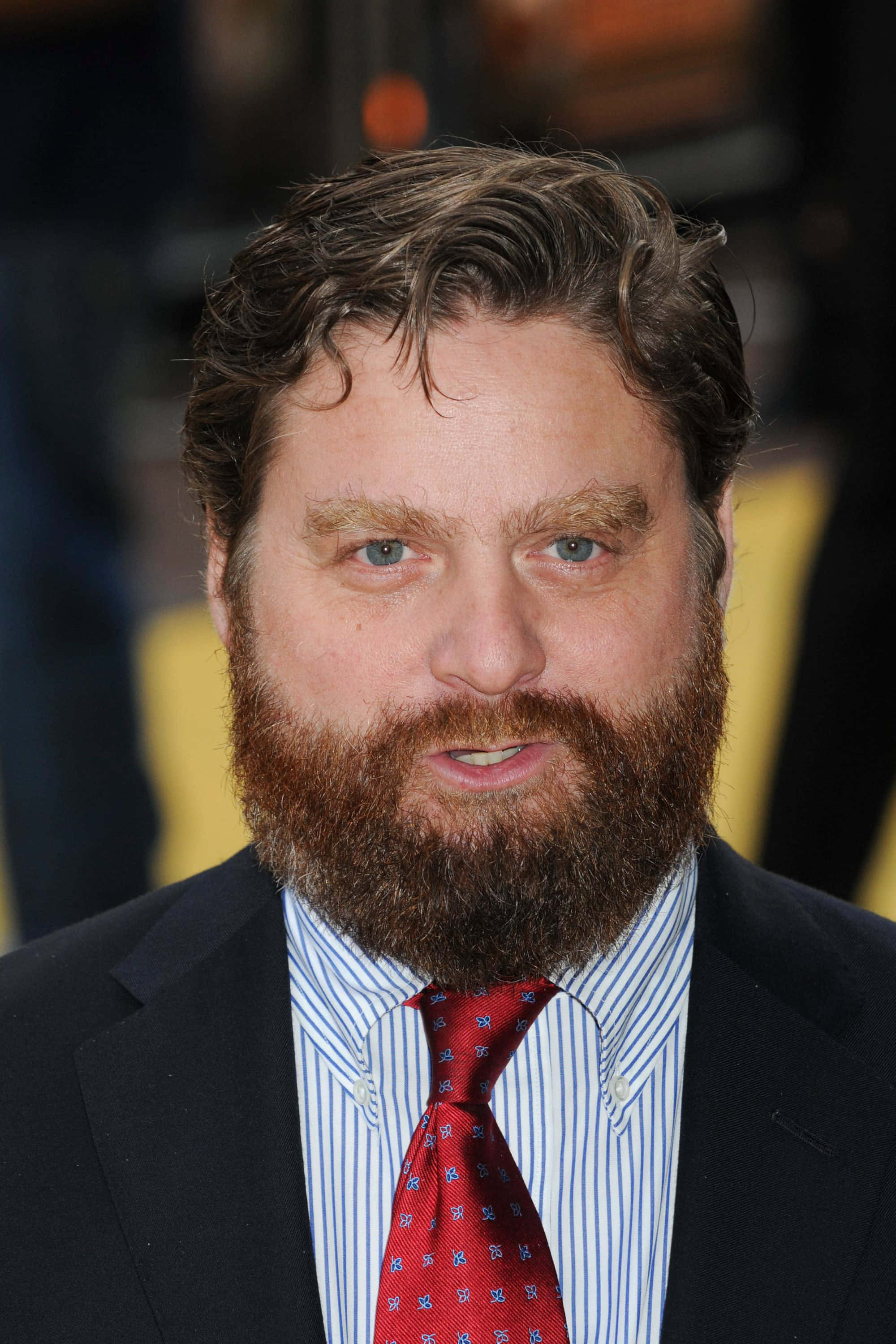 Zach Galifianakis, dark suit, red patterned tie, 2K Phone Wallpaper