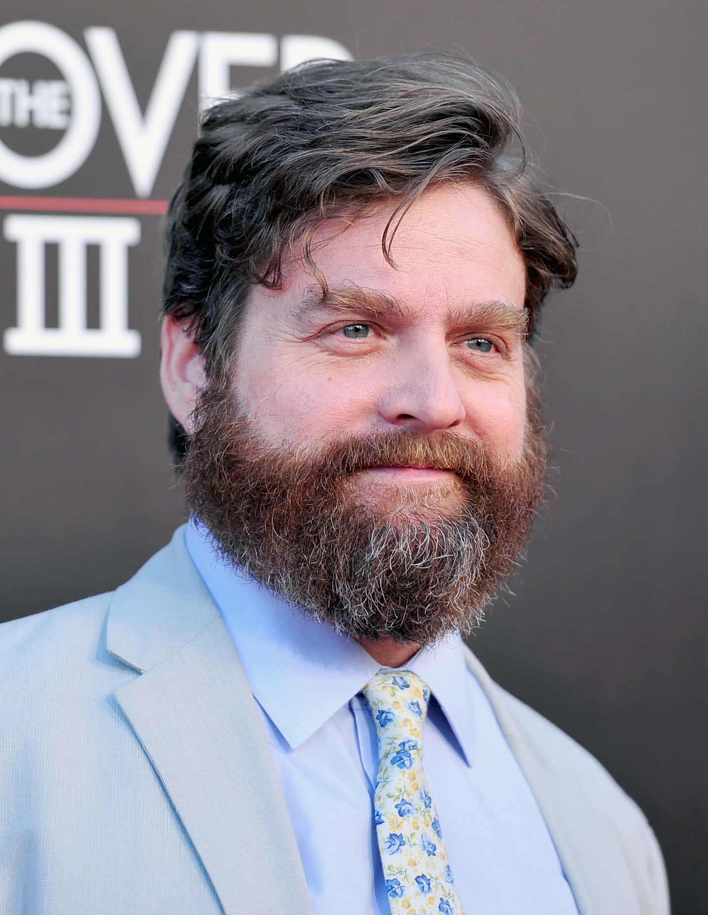 Zach Galifianakis, light gray suit, floral tie, HD Phone Wallpaper
