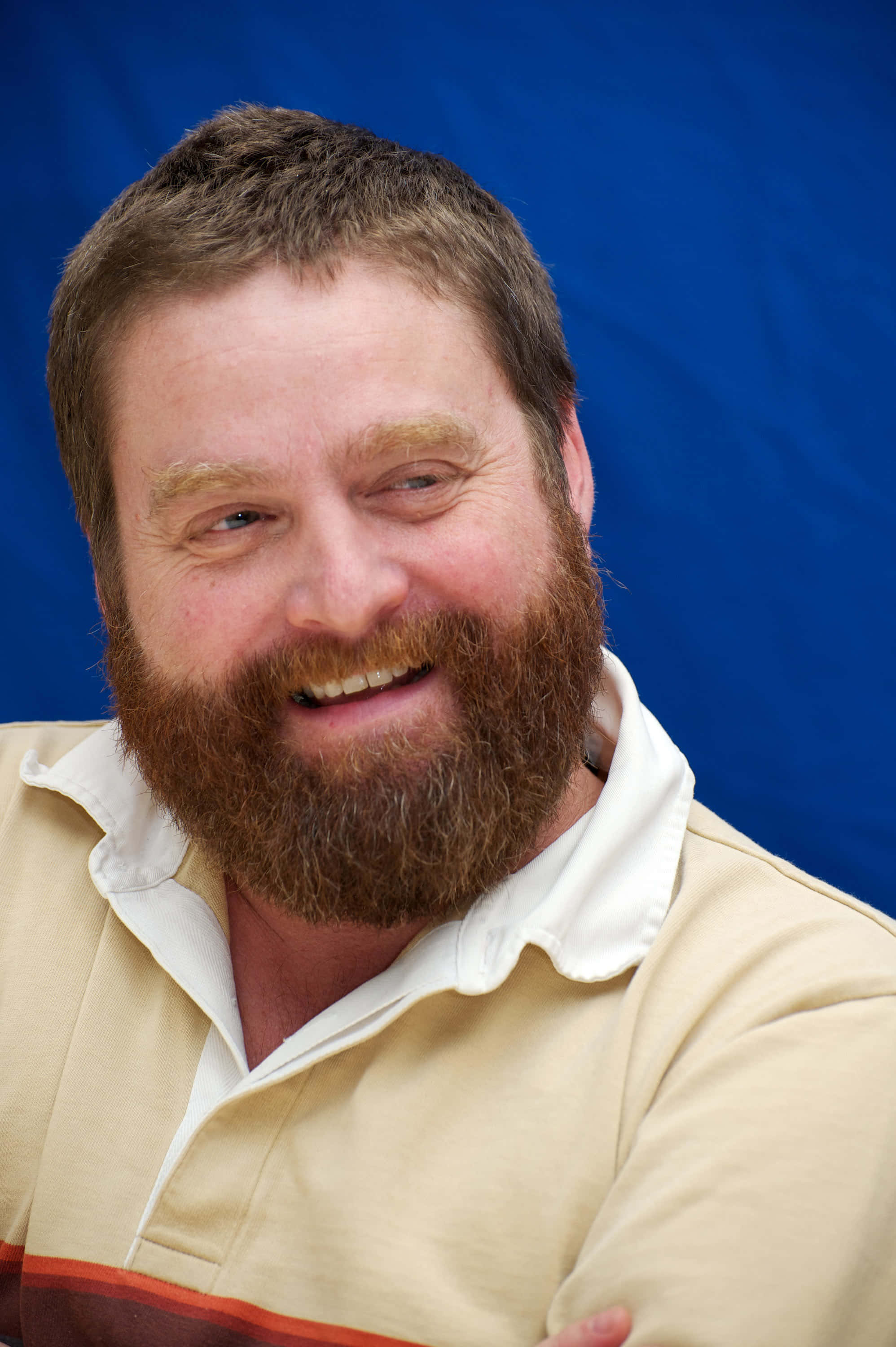 Zach Galifianakis, 1996, solid blue backdrop, 2K Phone Wallpaper