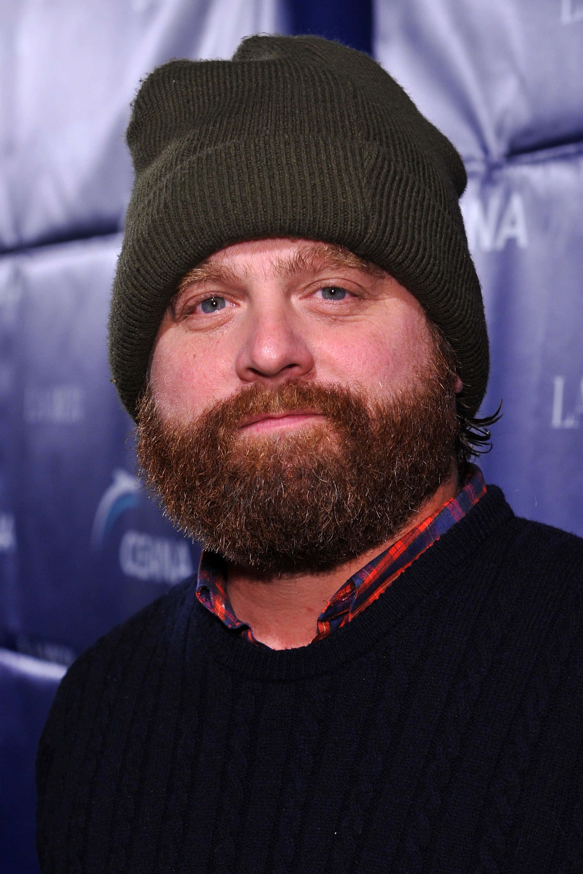 Zach Galifianakis, green beanie, dark sweater, 2K Phone Wallpaper