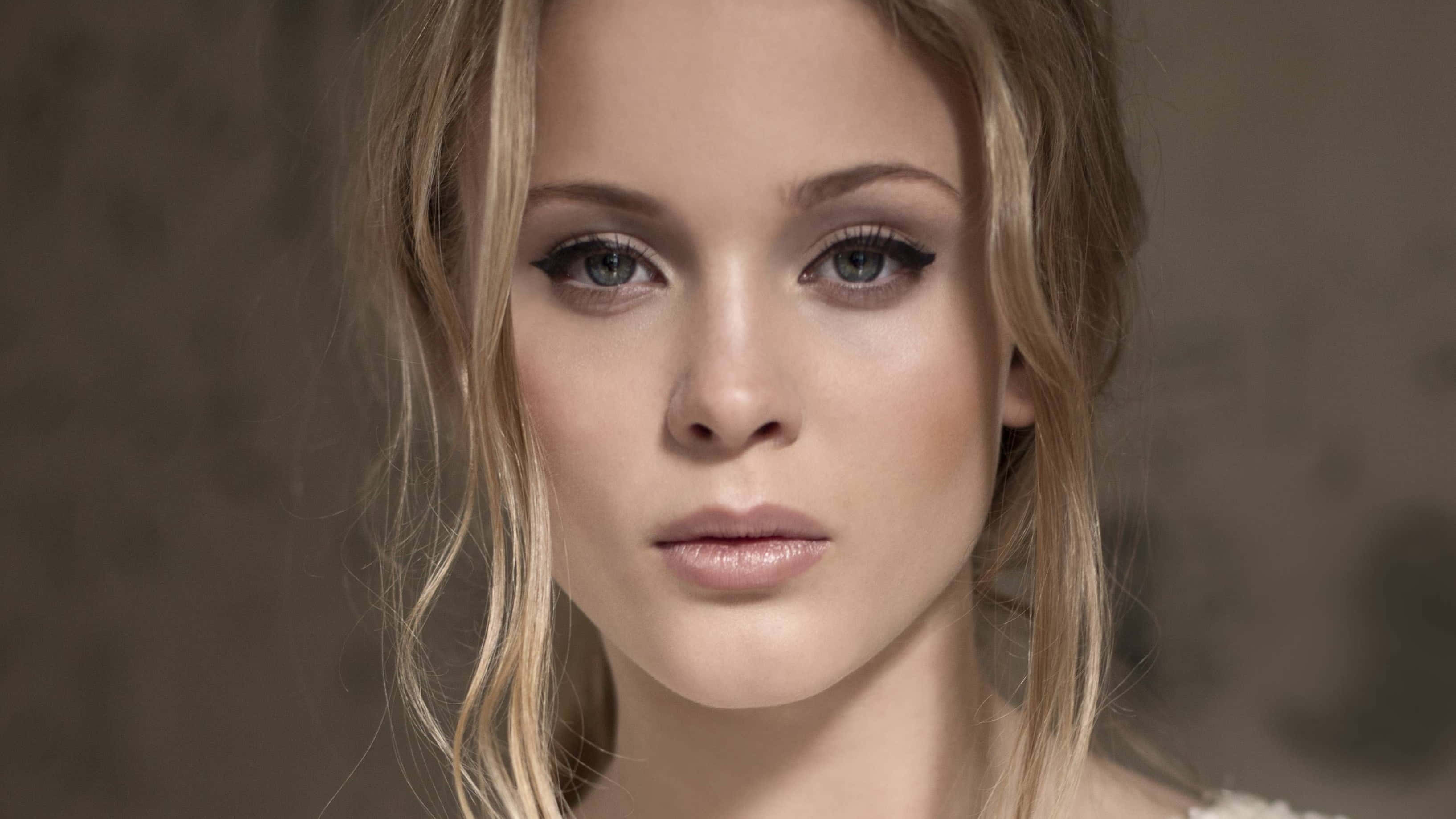 Zara Larsson, blonde hair, striking blue eyes, 2K Desktop Wallpaper