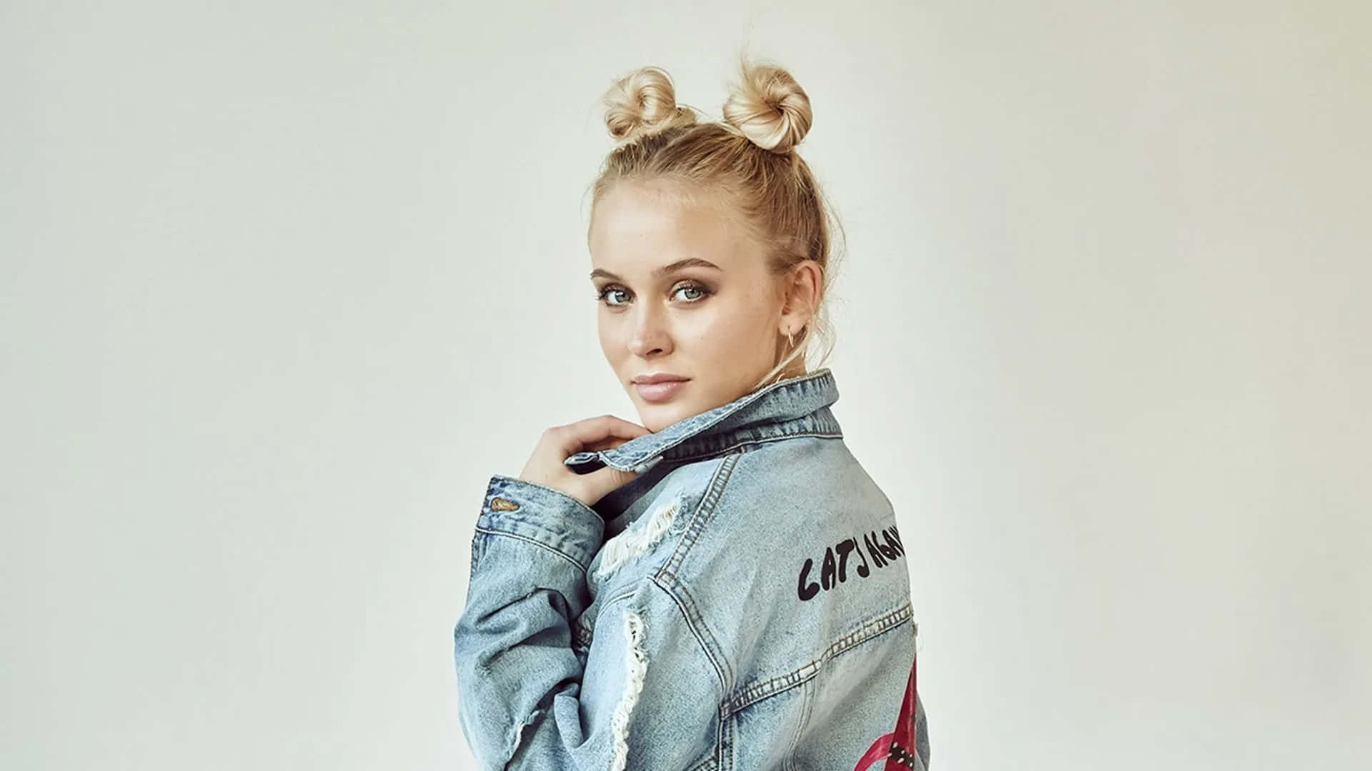 Zara Larsson, blonde hair, twin buns, Full HD Desktop Wallpaper