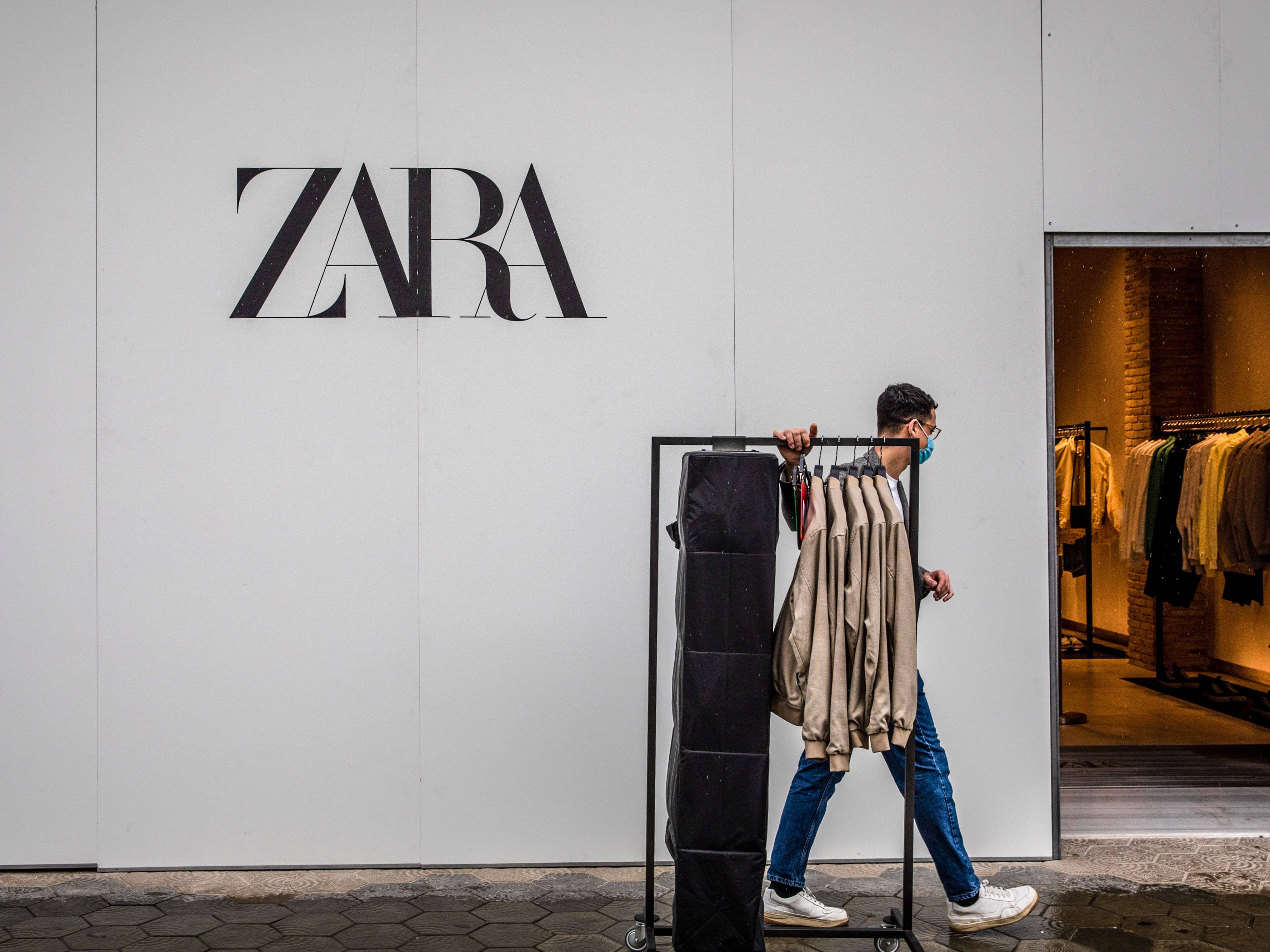 Zara, minimalist white facade, warm interior glow, 2K Desktop Wallpaper