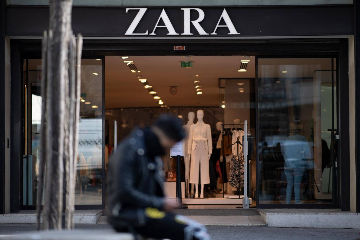 Zara, black jacket, glass doors, HD Desktop Wallpaper