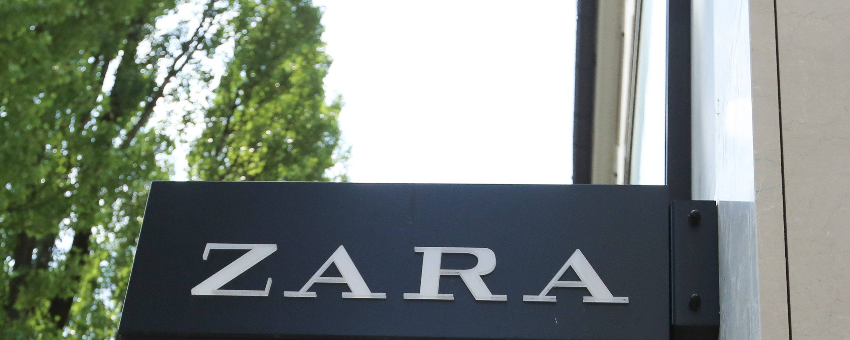 Zara, black, white lettering, 2K Desktop Wallpaper