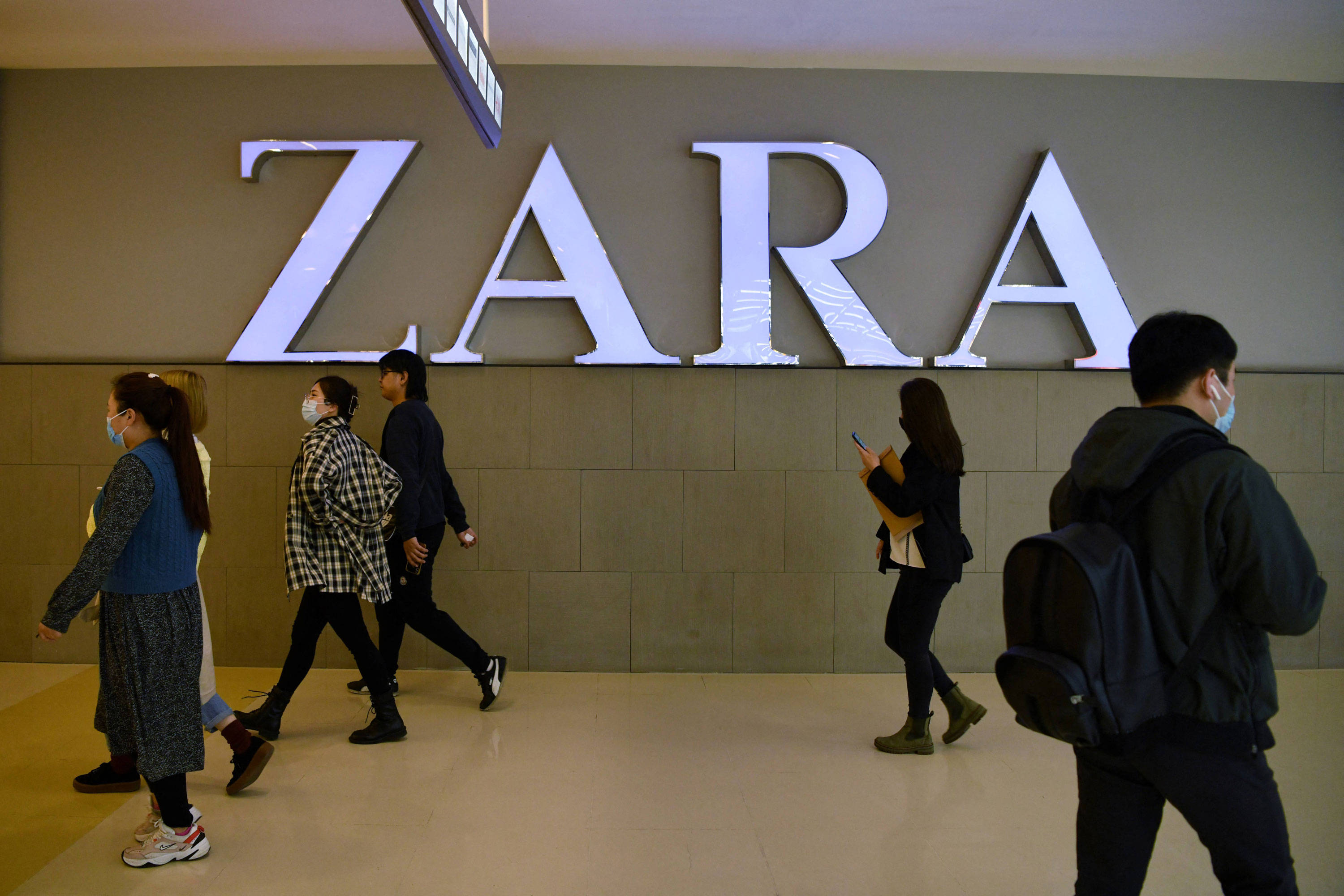 ZARA, illuminated, store sign, 2K Desktop Wallpaper