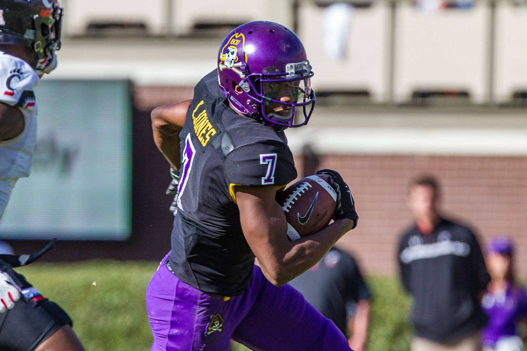 Zay Jones, purple and black gear, daytime game, HD Desktop Wallpaper