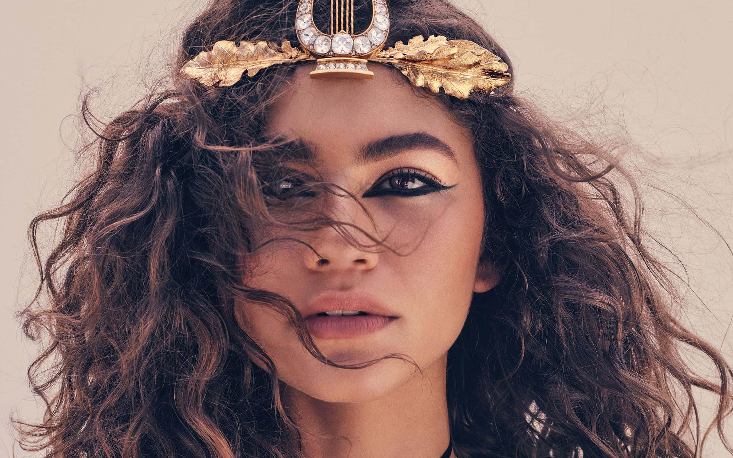 Zendaya, golden laurel wreath, curly brown hair, 2K Desktop Wallpaper