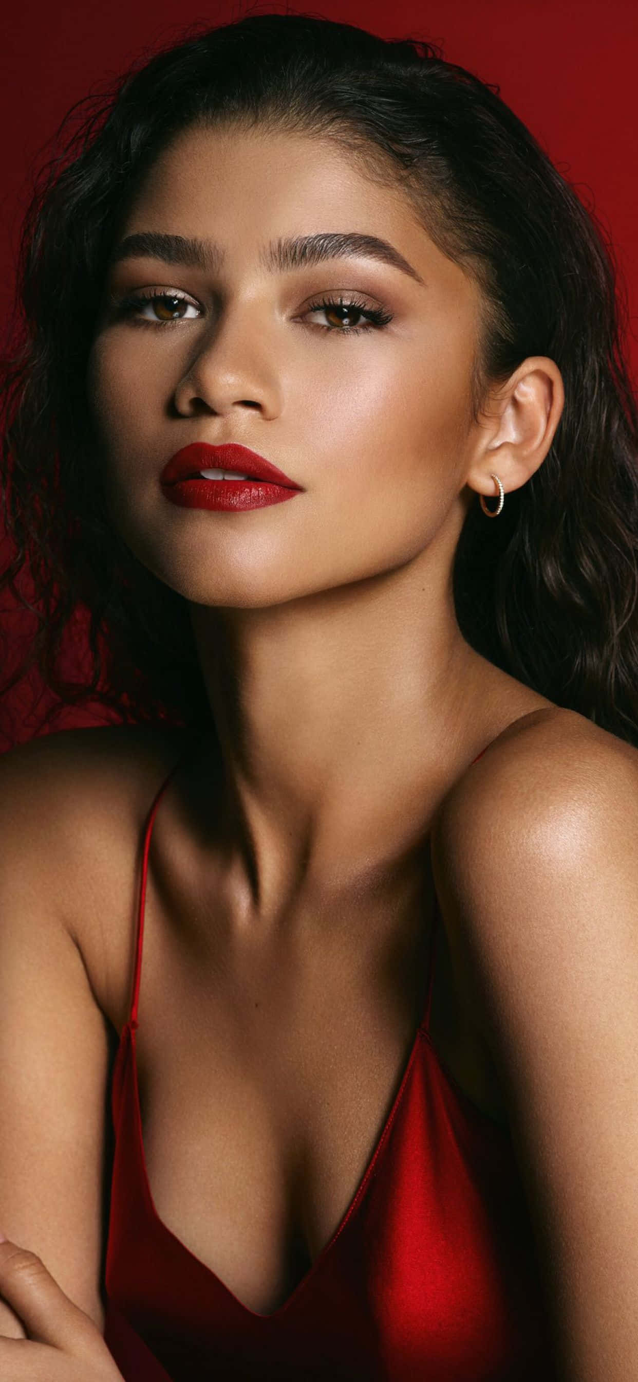 Zendaya, dark hair, bold red lips, 2K Phone Wallpaper