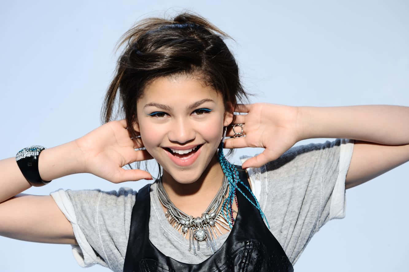 Zendaya, messy hair, bright blue eyeshadow, HD Desktop Wallpaper