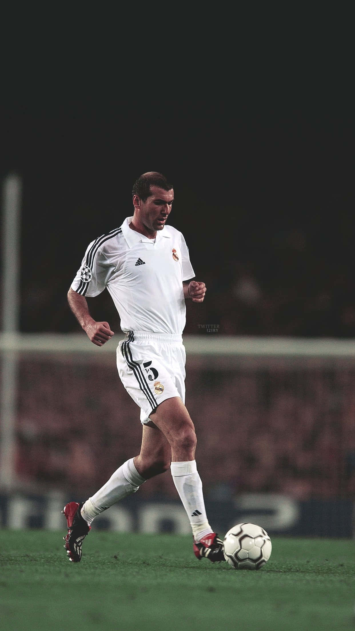 Zinedine Zidane, white kit, green pitch, Full HD Phone Wallpaper