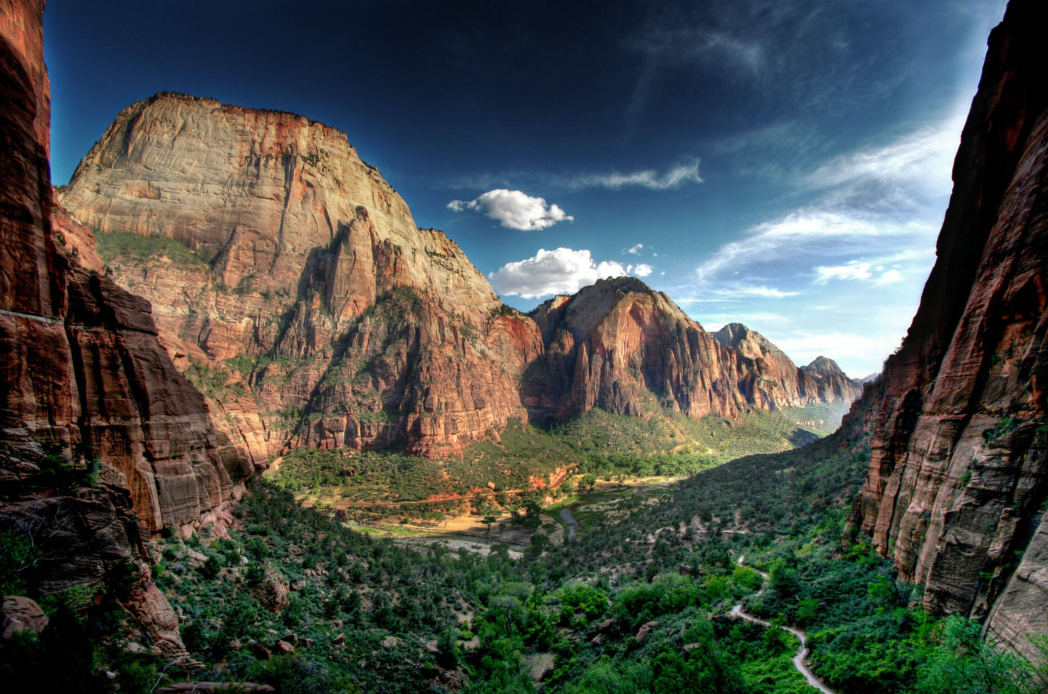 Zion National Park, red rock cliffs, lush green valley, 2K Desktop Wallpaper