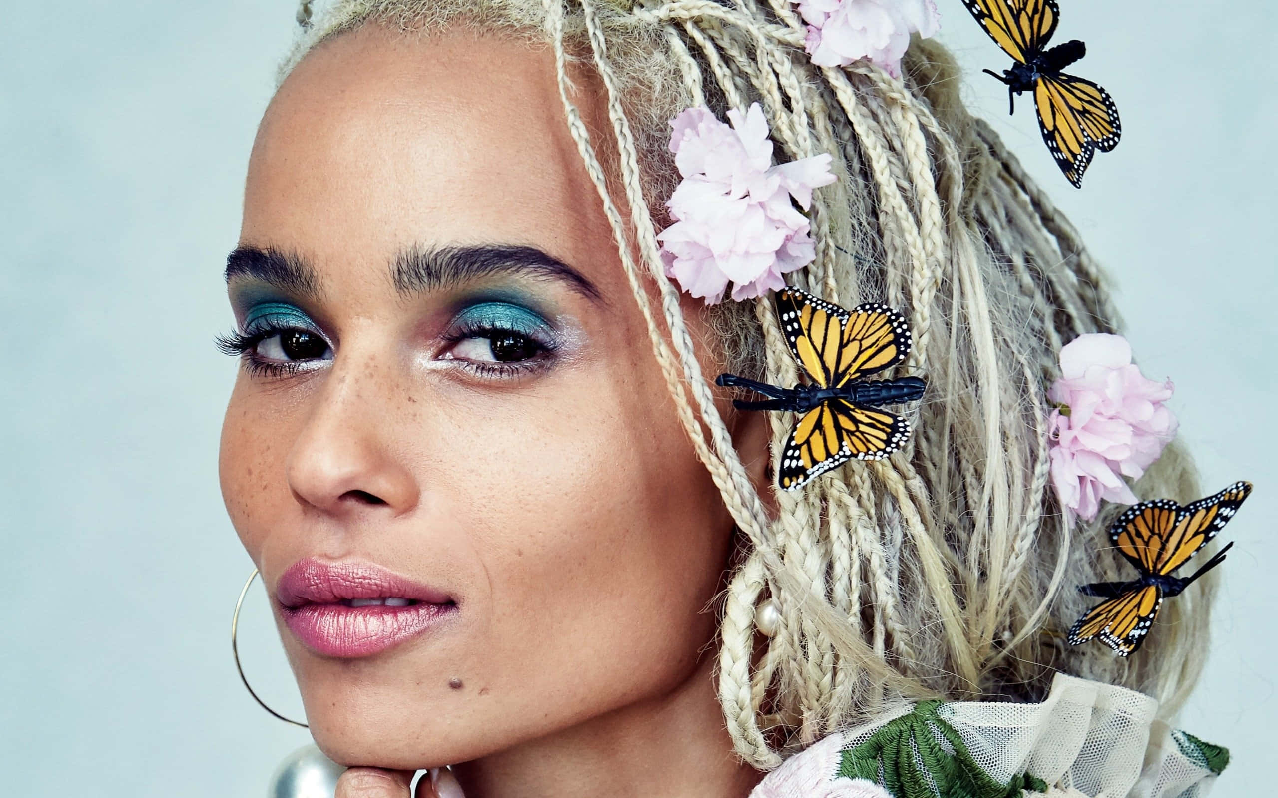 Zoë Kravitz, blonde braids, pink flowers, 2K Desktop Wallpaper