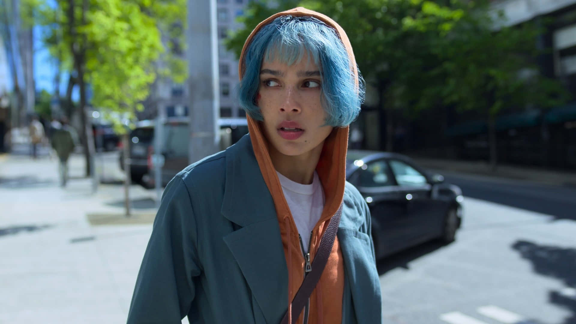 Zoë Kravitz, blue bob hair, orange hoodie, Full HD Desktop Wallpaper