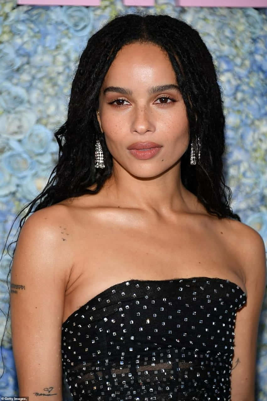 Zoë Kravitz, black sequined strapless dress, blue floral backdrop, SD Phone Wallpaper