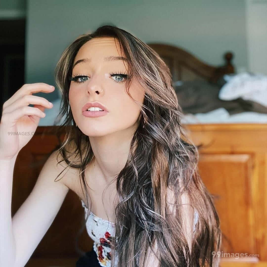 Zoe Laverne, long wavy brown hair, striking blue eyes, SD Desktop Wallpaper