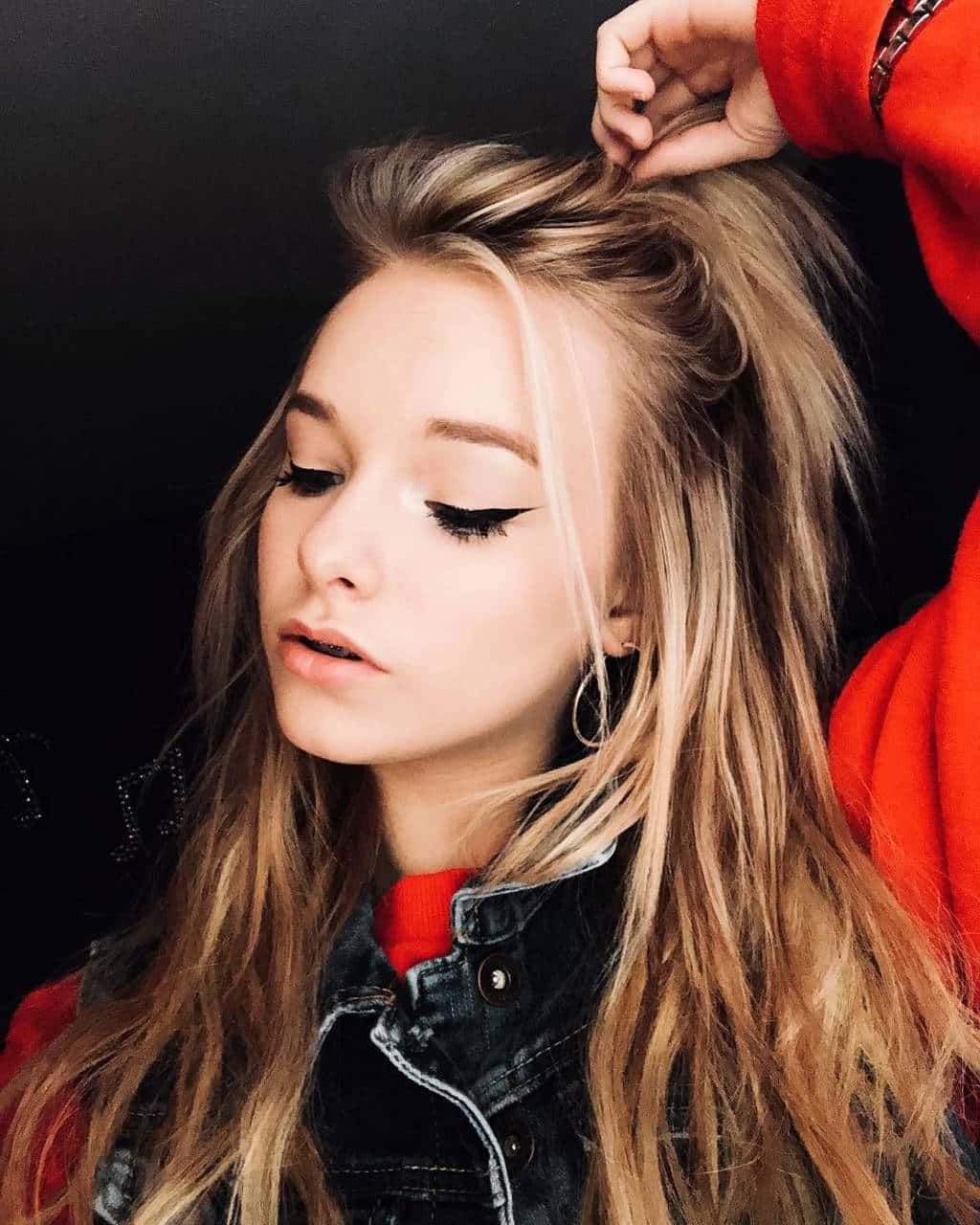 Zoe Laverne, long blonde hair, bold eyeliner, HD Phone Wallpaper