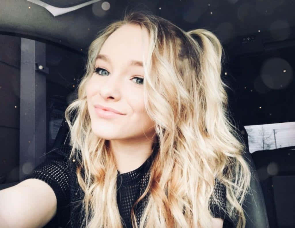 Zoe Laverne, long blonde hair, car, SD Desktop Wallpaper