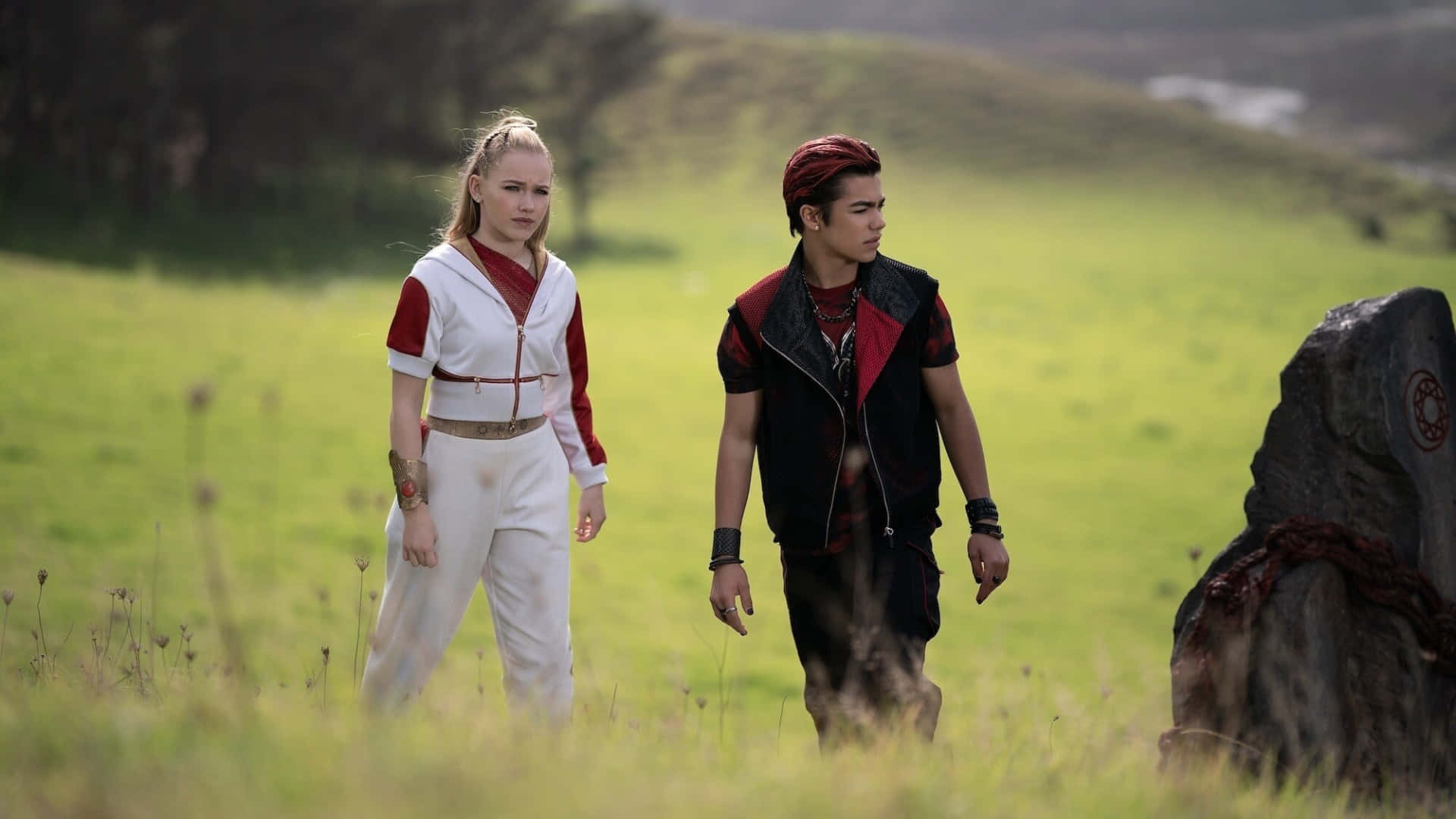 Zombies 4, red and white outfits, sunlit grassy field, Full HD Desktop Wallpaper
