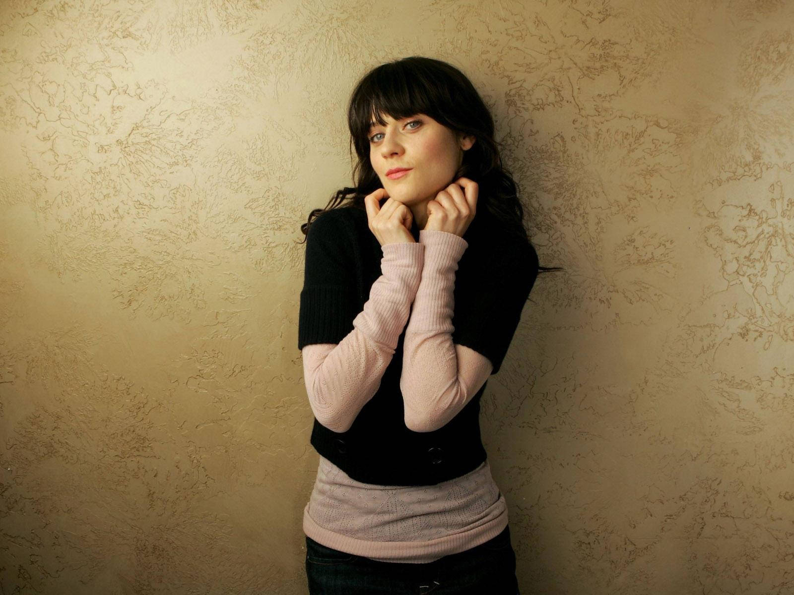 Zooey Deschanel, cute pose, gold aesthetic, HD Desktop Wallpaper