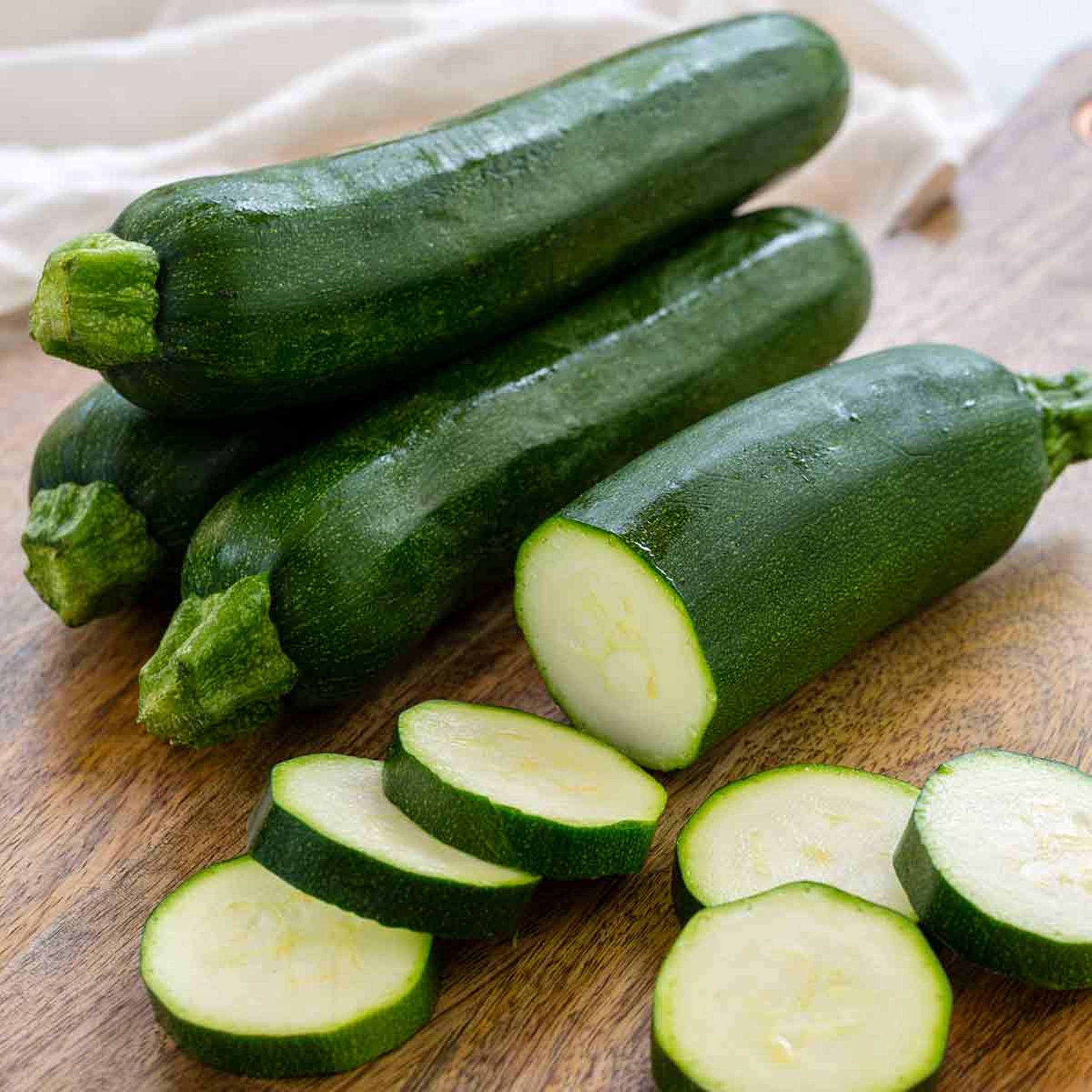 zucchini, white flesh, wooden cutting board, HD Desktop Wallpaper