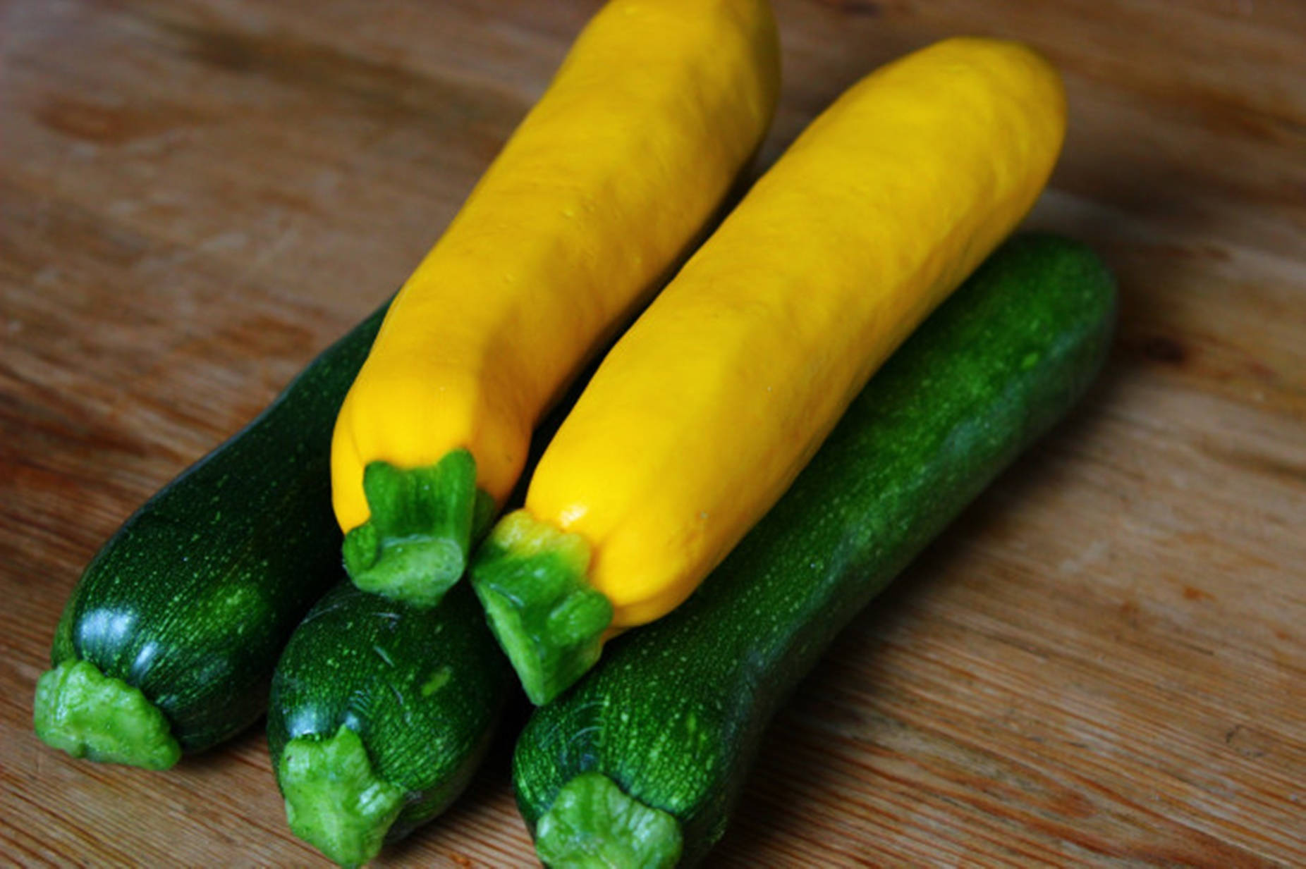 zucchinis, yellow, green, HD Desktop Wallpaper