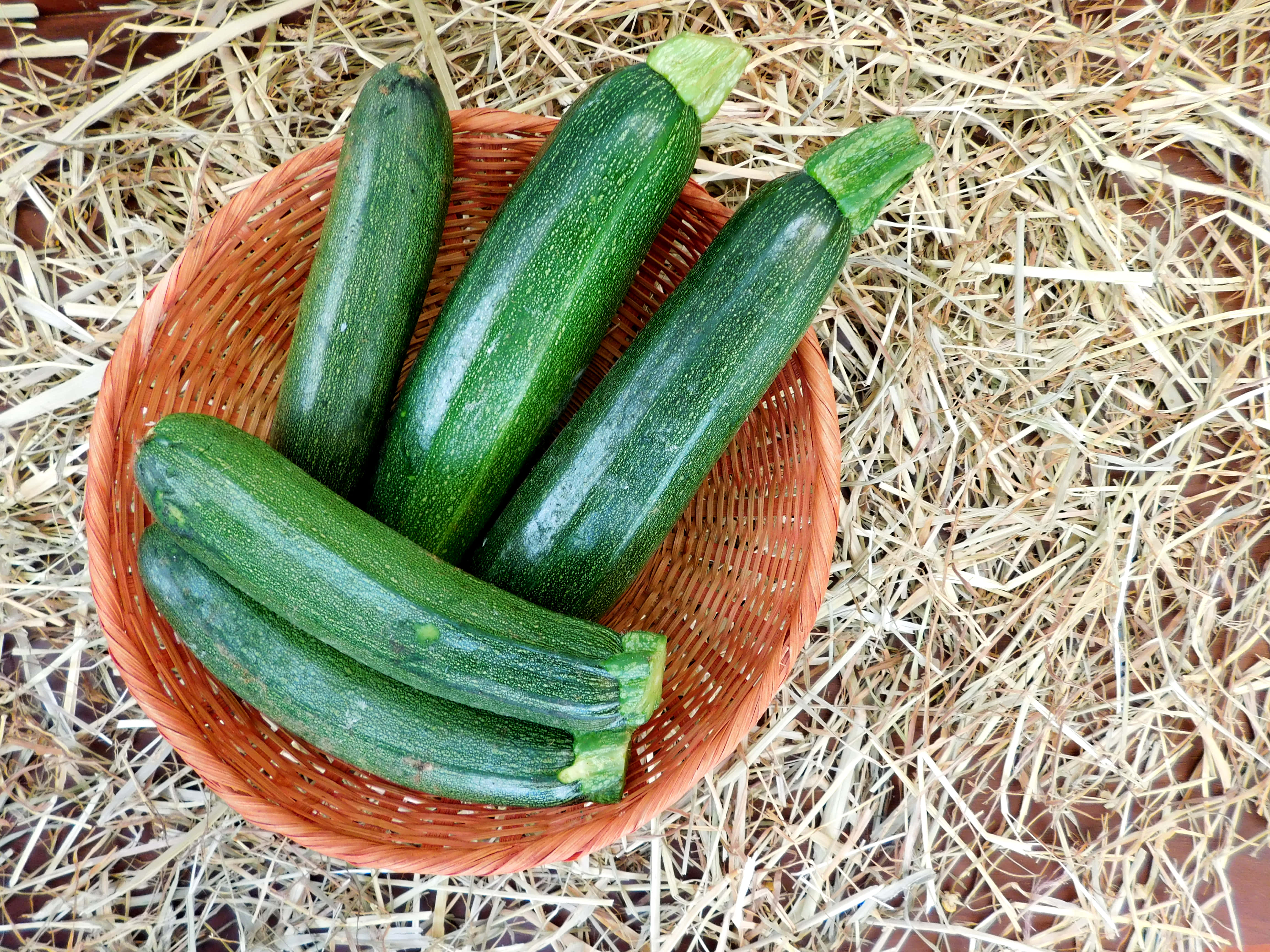 zucchinis, glossy green, woven orange basket, 4K Desktop Wallpaper