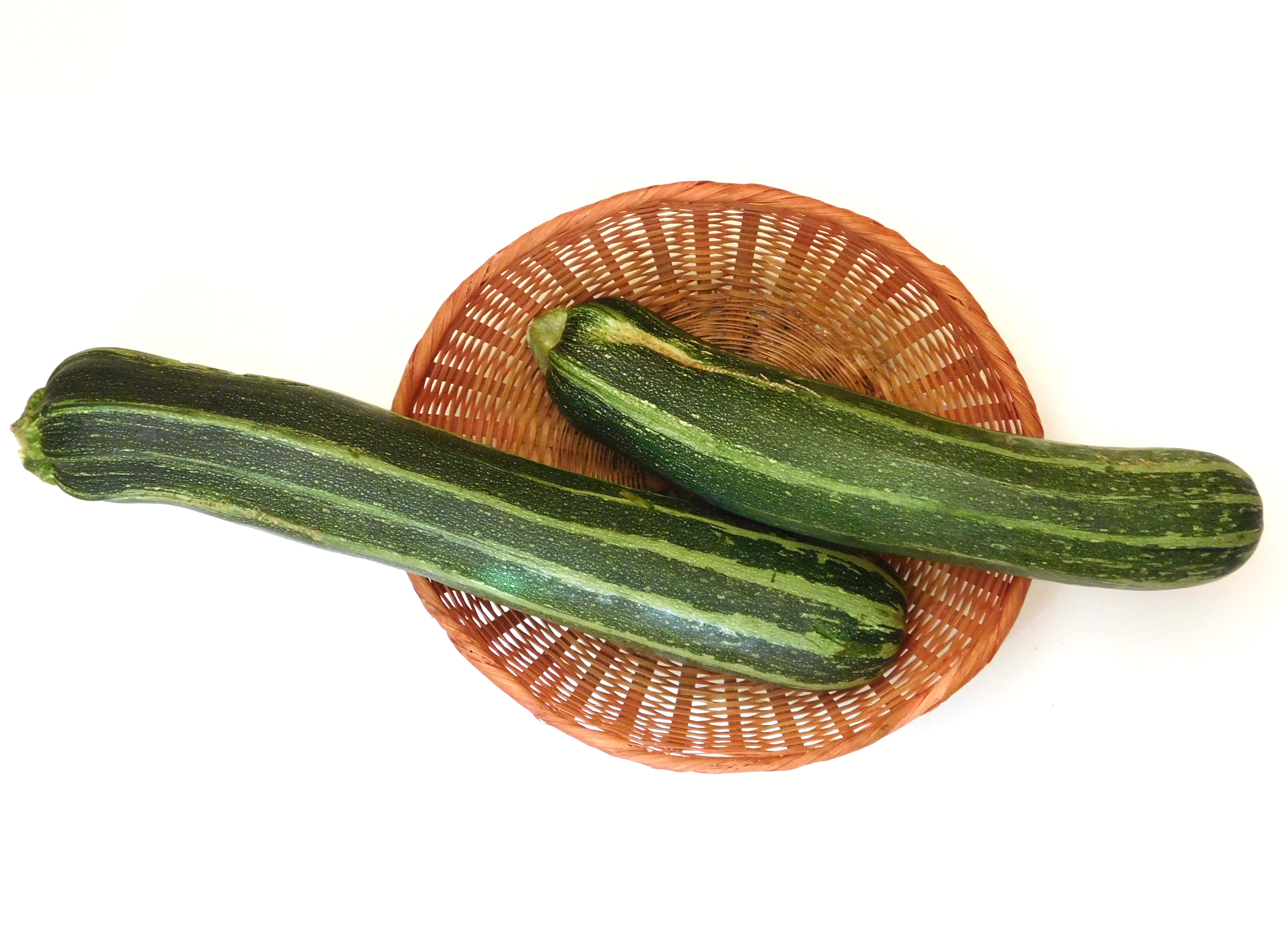 zucchinis, striped green, round woven basket, 4K Desktop Wallpaper