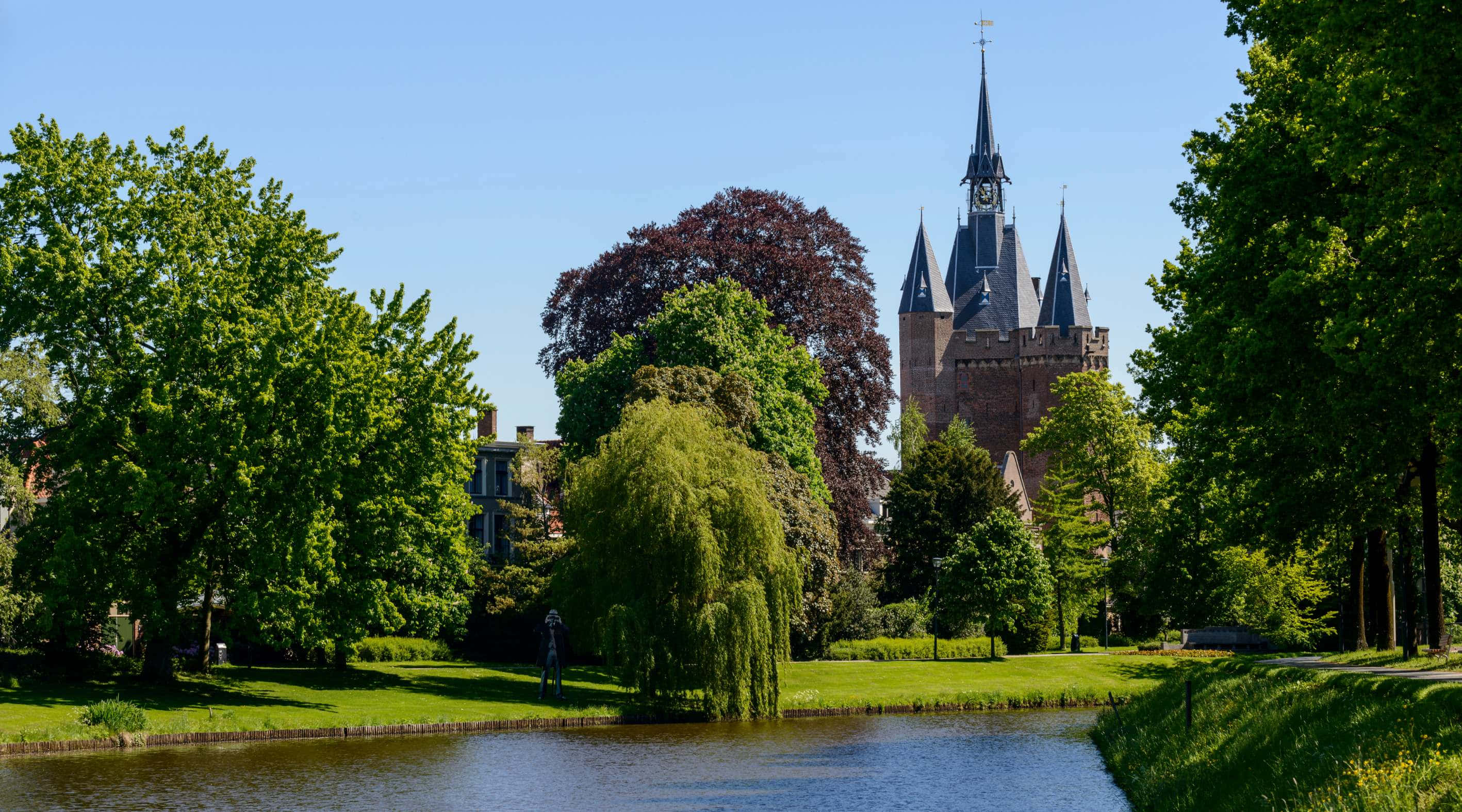 Zwolle, historic church, castle tower, 2K Desktop Wallpaper